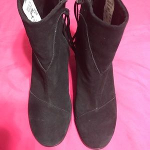 Toms women’s Suede Booties